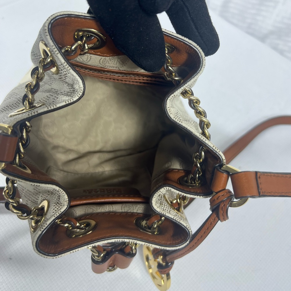 4244: Michael Kors Frankie Signature MK Bucket Bag Vanilla Acorn - Picture 11 of 13